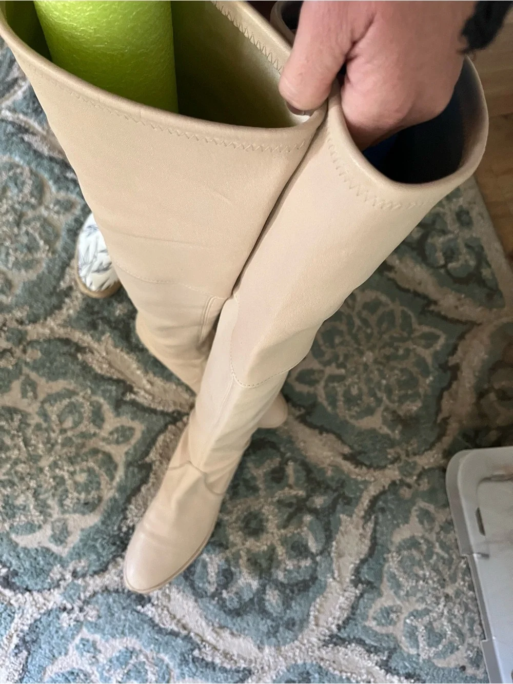 Stuart Weitzman Tall Beige Over-the-Knee Leather Boots - Picture 9 of 9